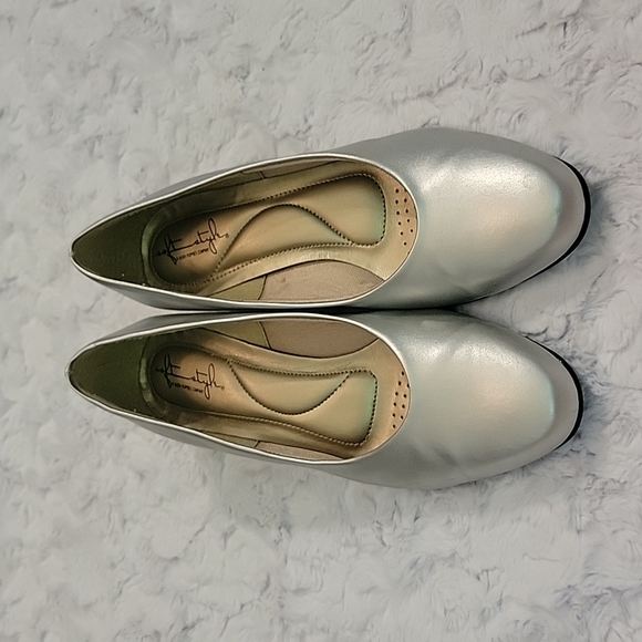 Soft Style Silver Heels, Women's Size 10M, Great Condition! - Picture 4 of 11